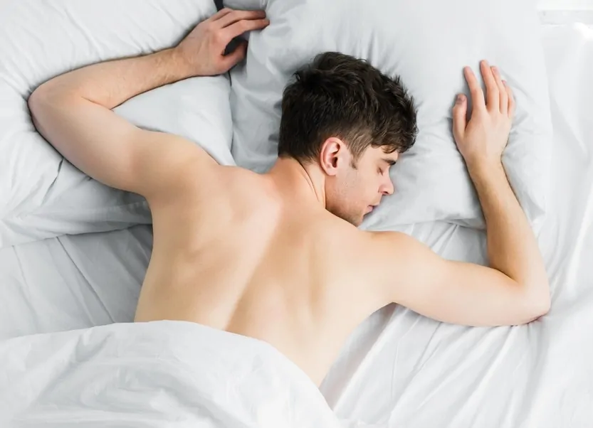 sover på maven